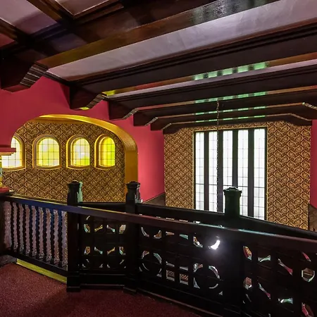 Imperia Hostel *