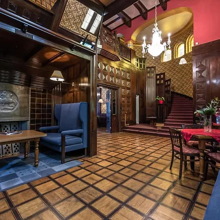Imperia Hostel *