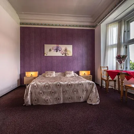 Imperia Hostel *