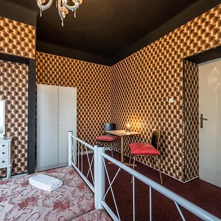 Imperia Hostel *