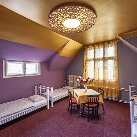 Imperia Hostel *
