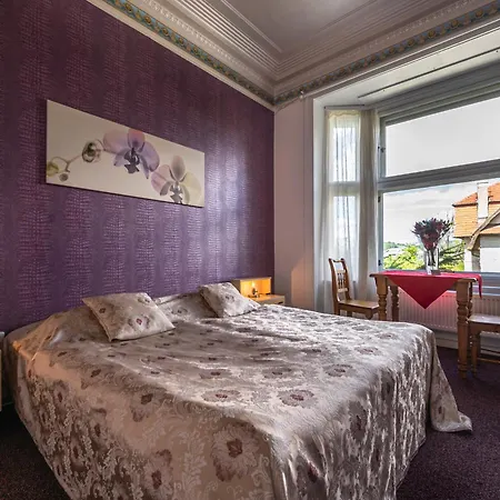 Imperia Hostel *