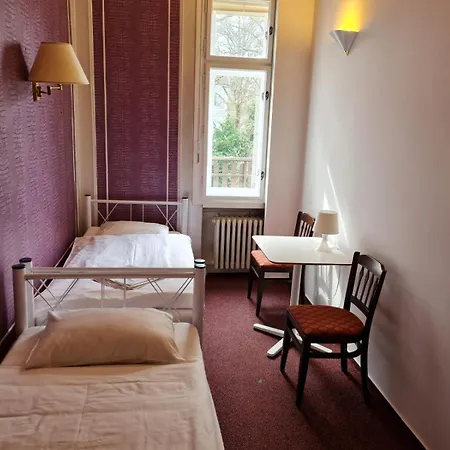 Imperia Hostel *