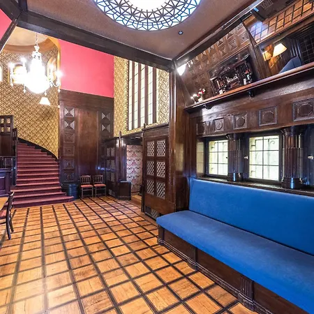 Imperia Hostel *